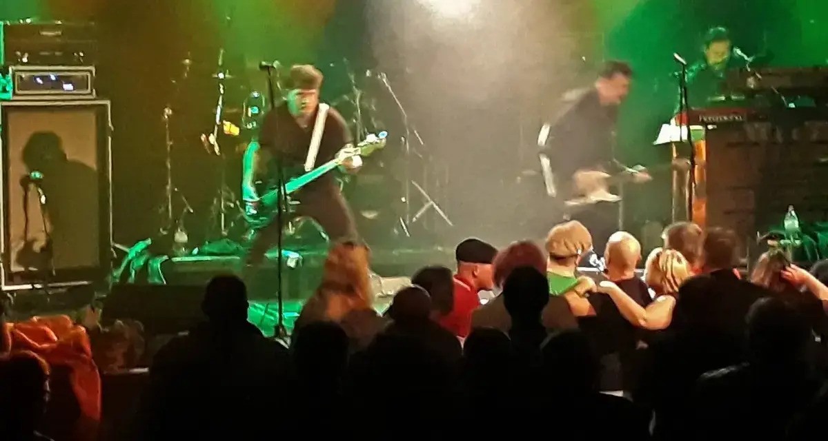 Straighten’ Out (Stranglers Tribute)
